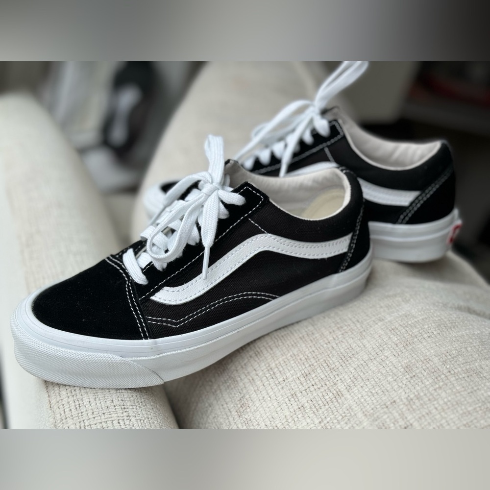 Vans Off The Wall Originals sneakers, Black and White, size 6